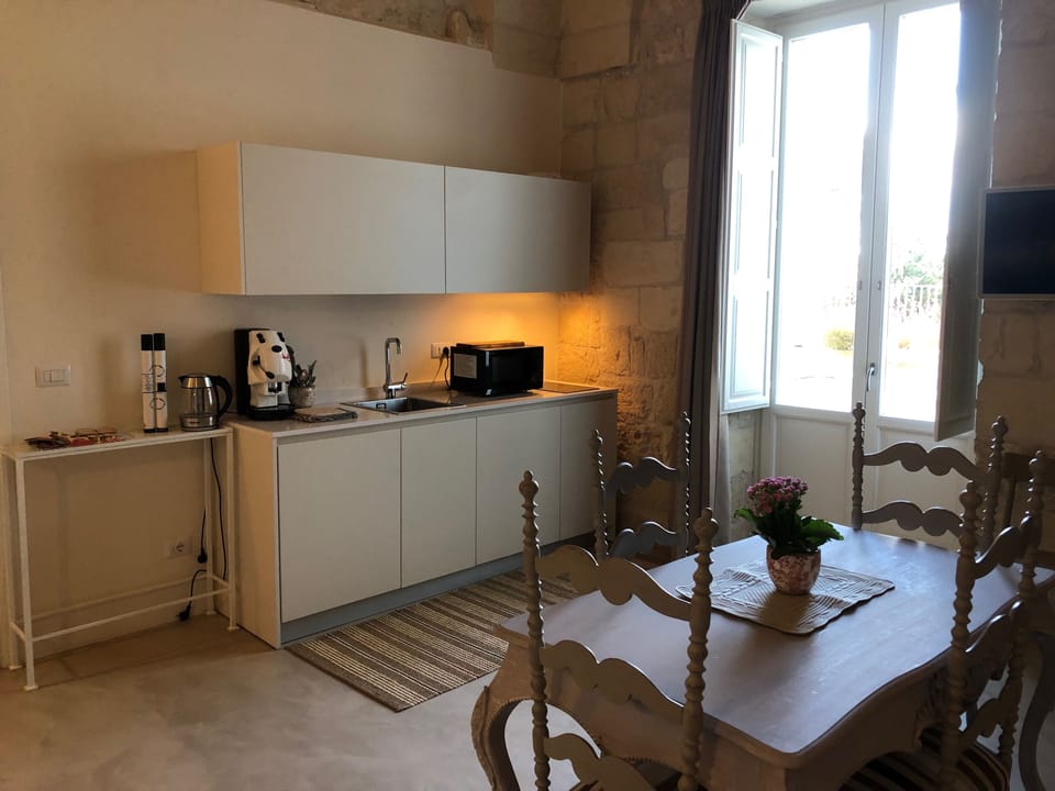 City Apartment | Private kitchen | Fridge, microwave, stovetop, coffee/tea maker
