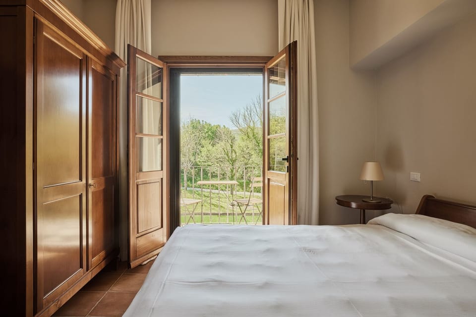 Premium bedding, down comforters, minibar, individually furnished