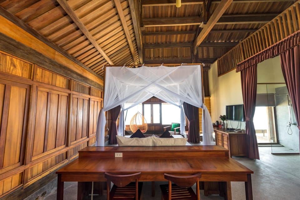 Suite | Desk, blackout drapes, free WiFi