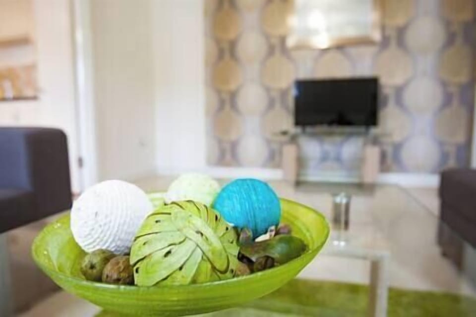 Centrally Located, Luxury Three Bedroom Apartment with En-suite in Swindon