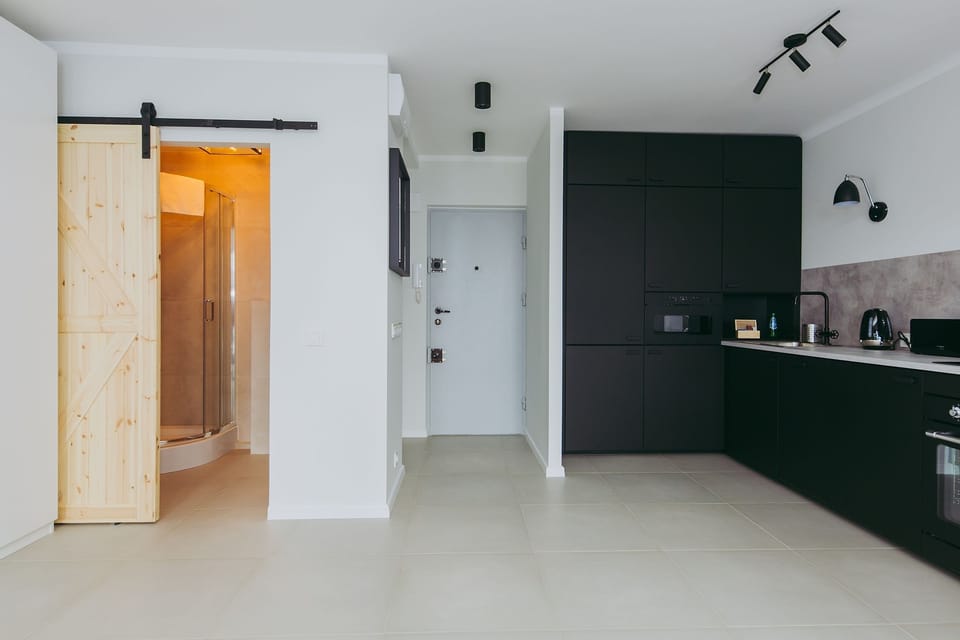 Comfort Apartment, City View | Private kitchen | Fridge, microwave, oven, stovetop