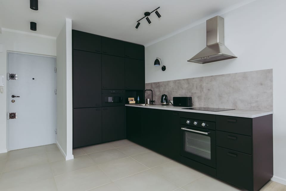 Comfort Apartment, City View | Private kitchen | Fridge, microwave, oven, stovetop