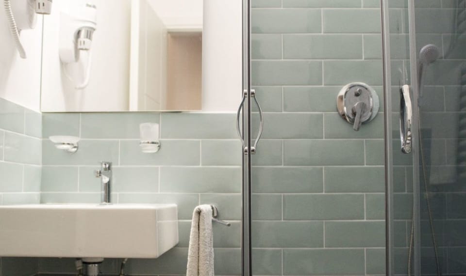 Double or Twin Room | Bathroom | Shower, hair dryer, bidet, towels