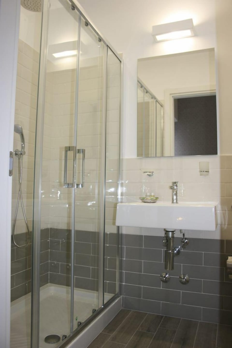 Single Room | Bathroom | Shower, hair dryer, bidet, towels