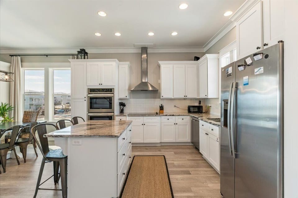 Fully stocked Kitchen. We have everything you need! 