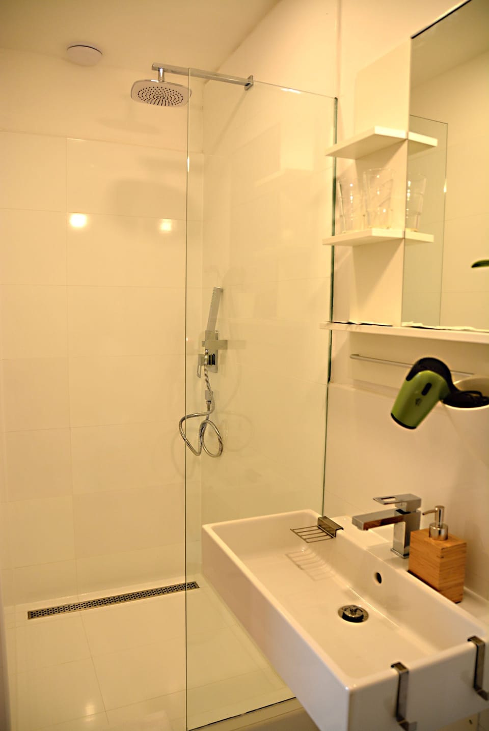 Double or Twin Room (12) | Bathroom shower