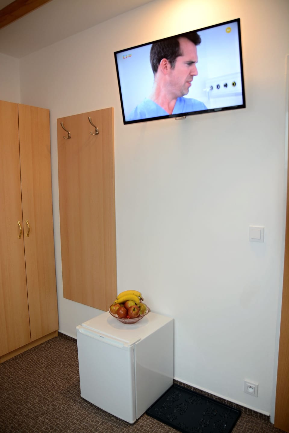 Single Room (9) | Individually decorated, desk, laptop workspace, free cribs/infant beds