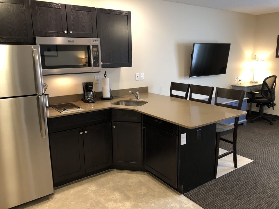 Standard 2 Queen Room | Living area | 50-inch flat-screen TV with premium channels, TV, books