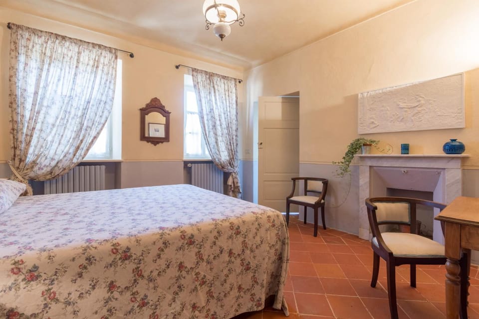 Double or Twin Room (Tiglio) | Desk, free WiFi, bed sheets