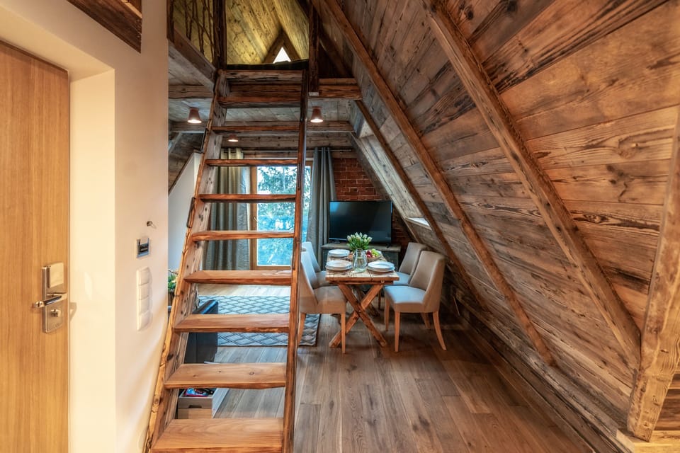 Comfort Apartment, Mountain View (7) | Premium bedding, laptop workspace, soundproofing, WiFi (free)