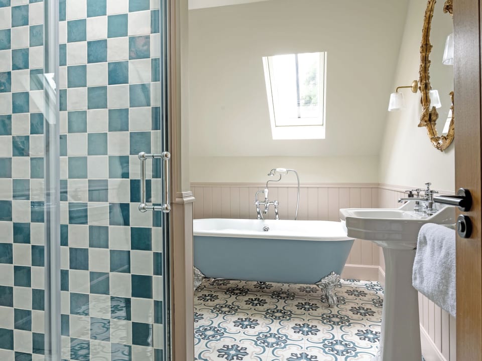Bathroom | Home Farm Cottage - Glenkindie Estate Holiday Cottages, Glenkindie, near Alford