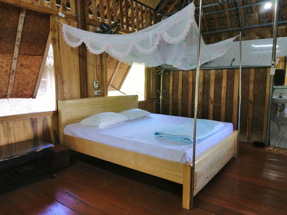 Standard Bungalow, 1 King Bed | View from room