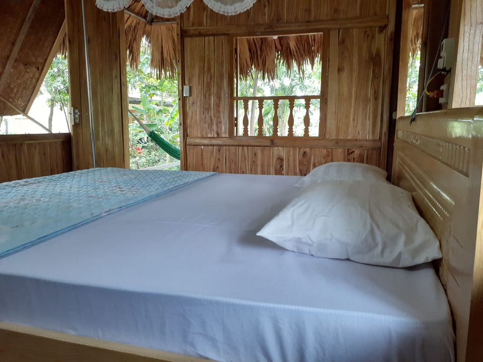 Standard Bungalow, 1 King Bed | Free WiFi, bed sheets