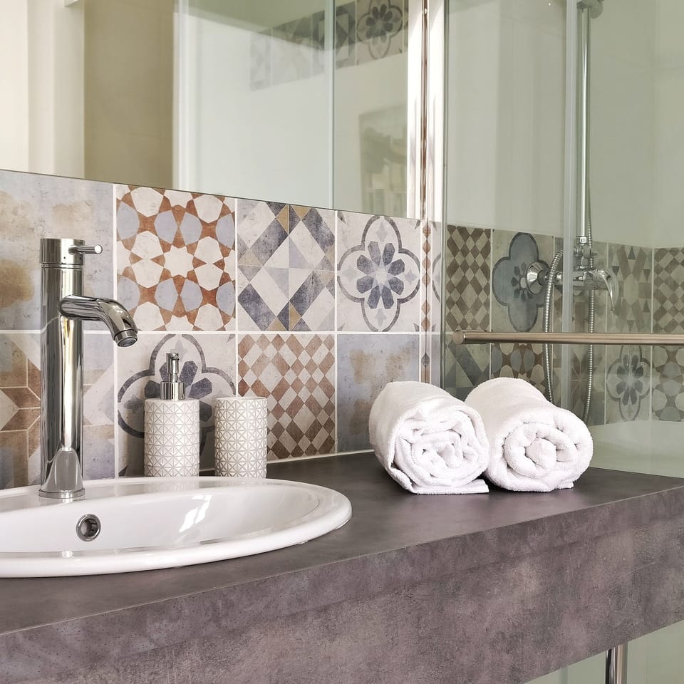 Bathroom sink