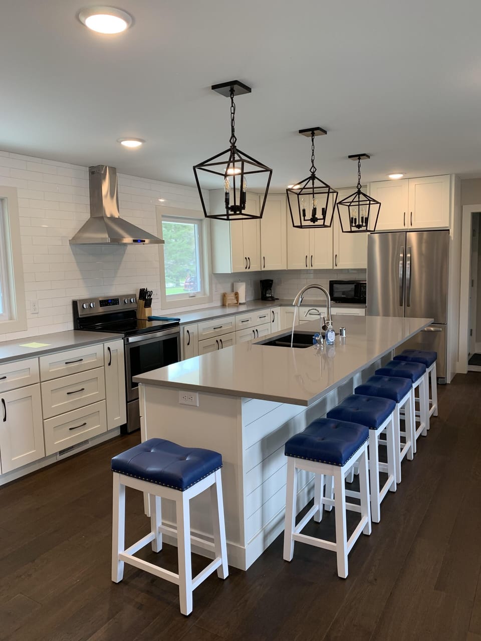 Be at home with a fully equipped kitchen & space to connect. 