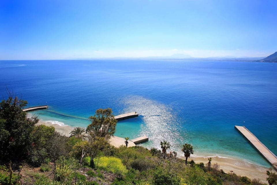Seafront home 4' walk to private beach House in Crete Region