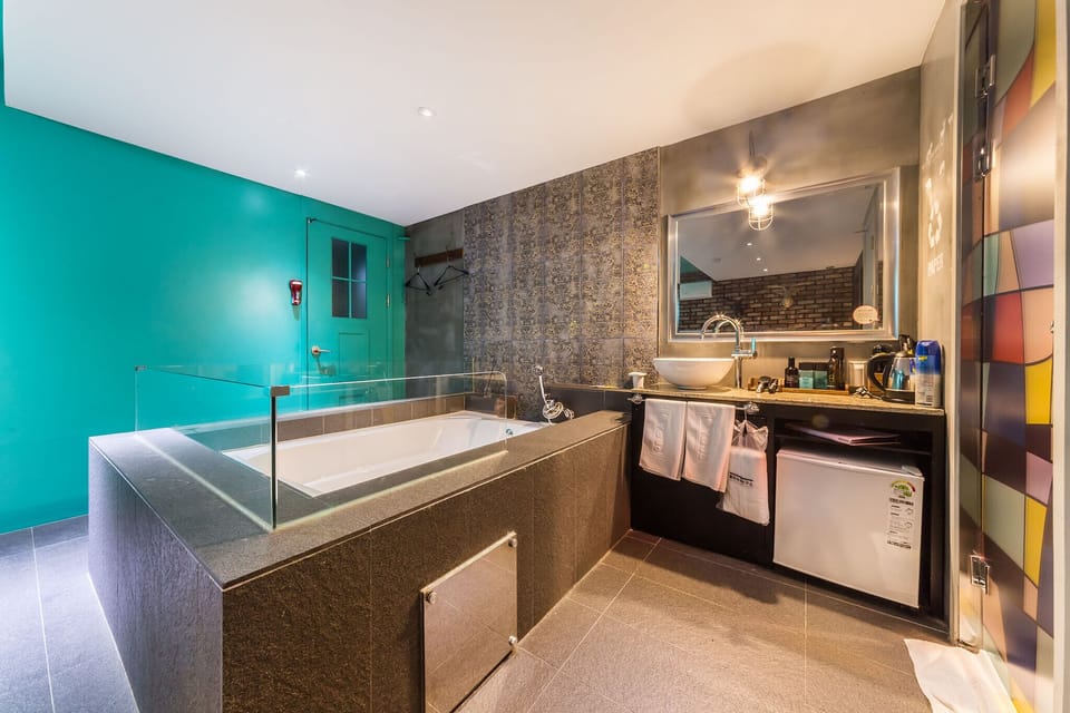 Suite (Check-in: Mon-Thu 6 PM, Fri-Sun 9 PM) | Blackout drapes, free WiFi