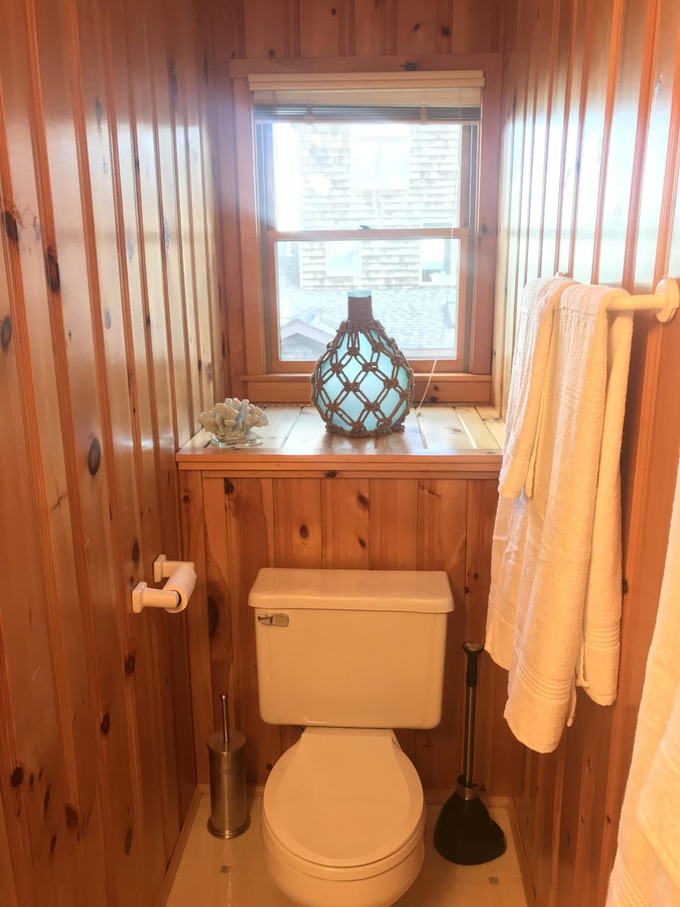 2nd floor full bathroom