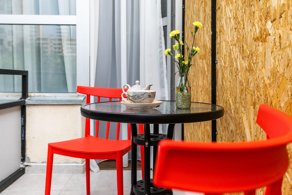 Deluxe Room, 1 King Bed, Balcony | In-room dining