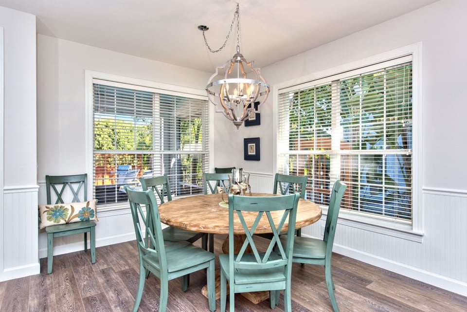 House, 4 Bedrooms, Pool Access, Lake View | In-room dining