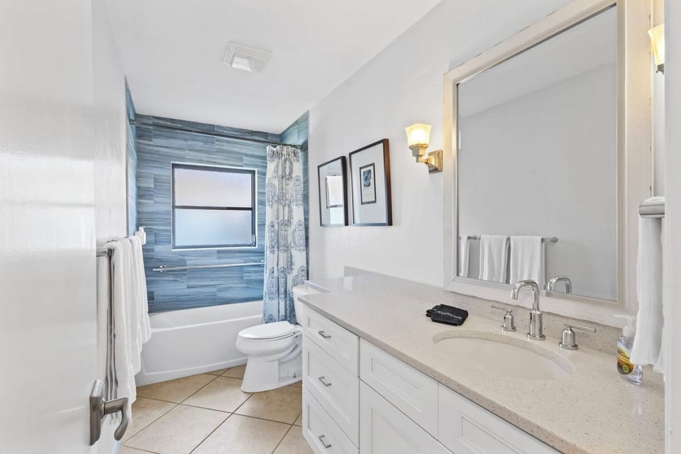 Milano Vacation Rental: Newly Renovated 3-BR Home with Private Pool, Hot Tub, and Pet-Friendly Front Yard. Minutes from Vanderbilt Beach House in Naples Park