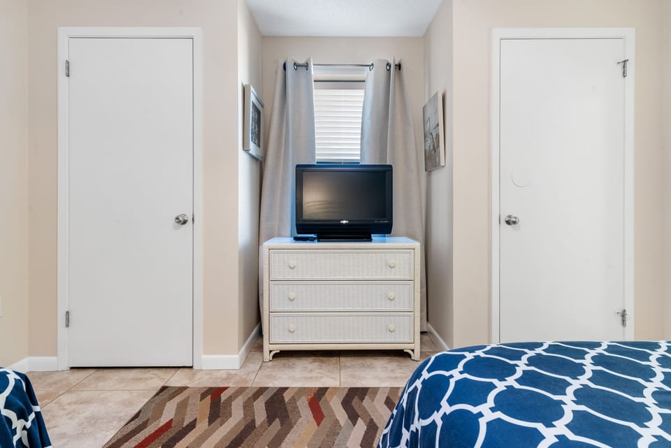 Guest Bedroom with a Full Size Bed and a Twin Size Bed