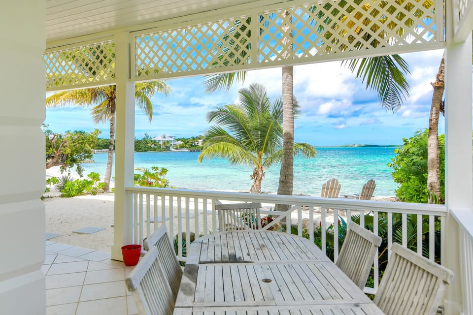 Exterior dining for 6 with ocean views.