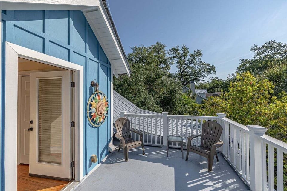 Balcony with outdoor chairs