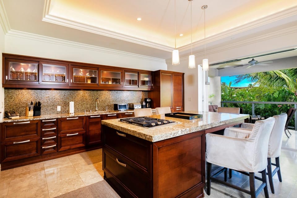 Fully Stocked Kitchen with Granite Countertops and Snaidero Cabi