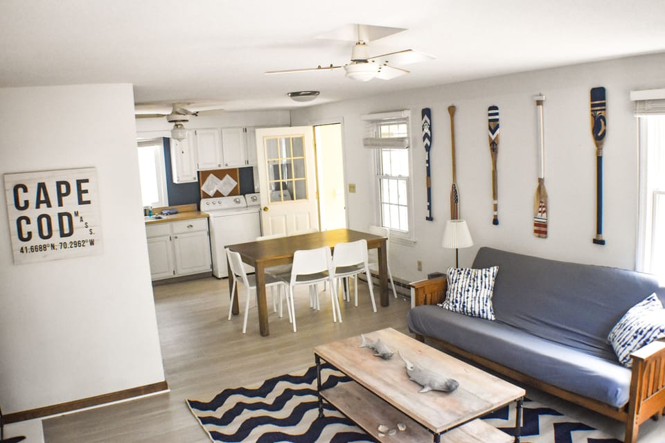 Living room with 43inch flat screen tv, YoutubeTv, Netflix, Disney+, PrimeTv