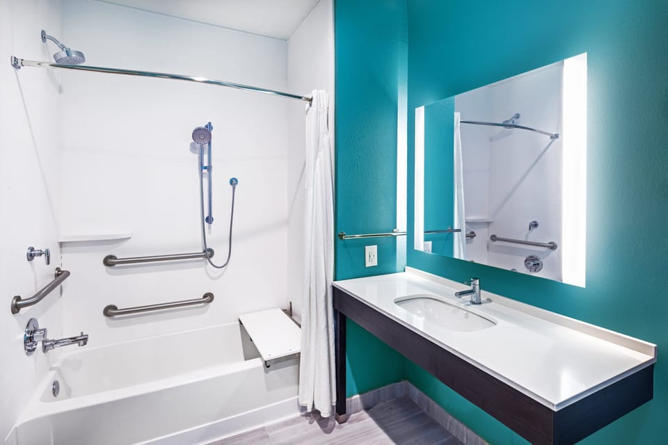 Suite, 1 King Bed, Accessible (Communications Accessible) | Bathroom | Combined shower/tub, free toiletries, hair dryer, towels
