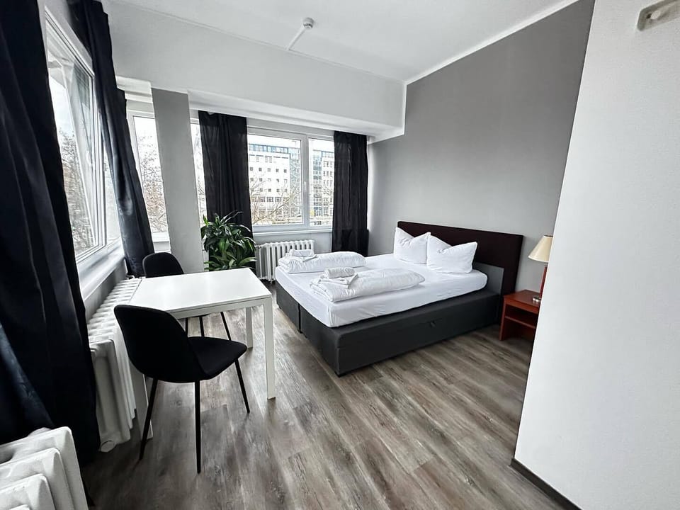 Double Room, Non Smoking | Blackout drapes, free WiFi, bed sheets
