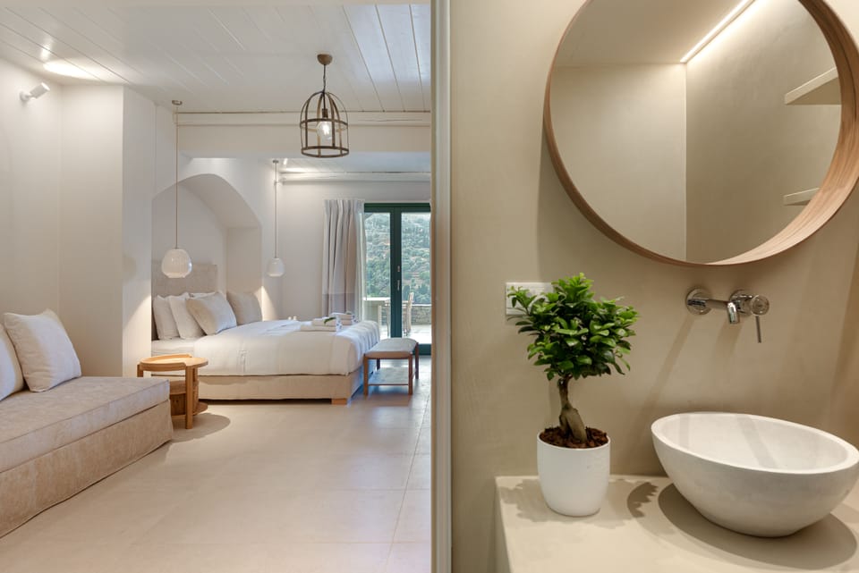 Vanda Suite | Bathroom | Shower, free toiletries, hair dryer, bathrobes
