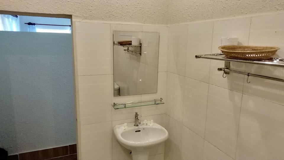 Shower, free toiletries, towels, soap