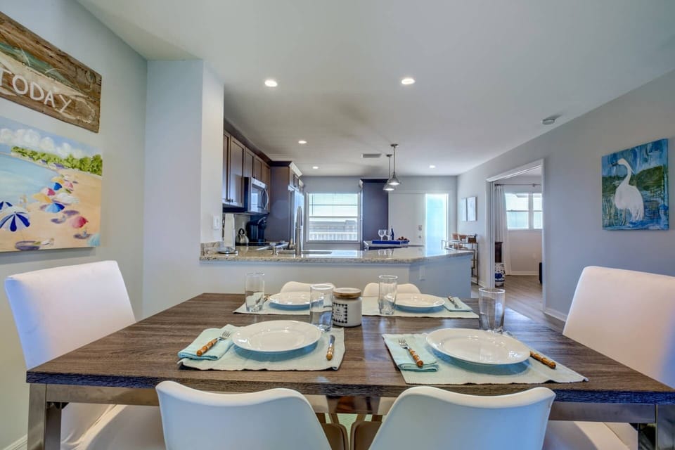 Bay tree condo is beautifully updated and furnished.