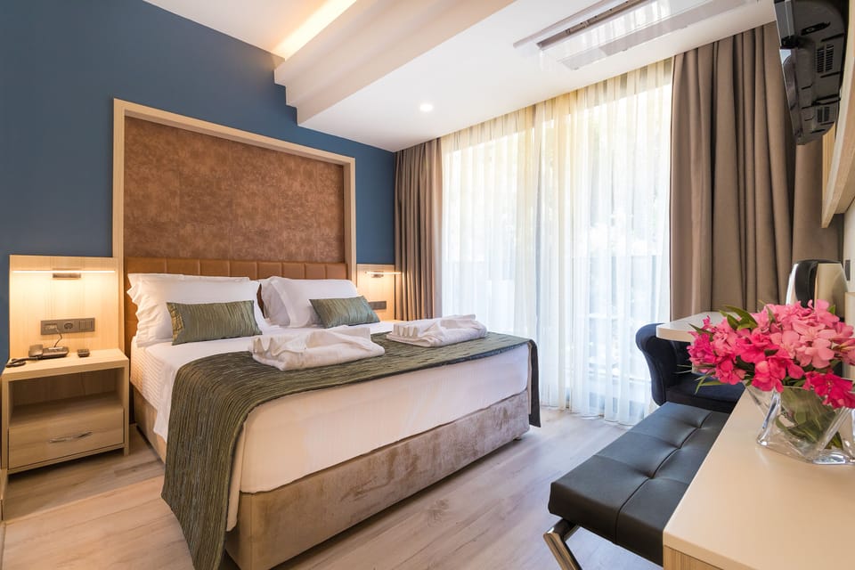 1 bedroom, hypo-allergenic bedding, minibar, in-room safe