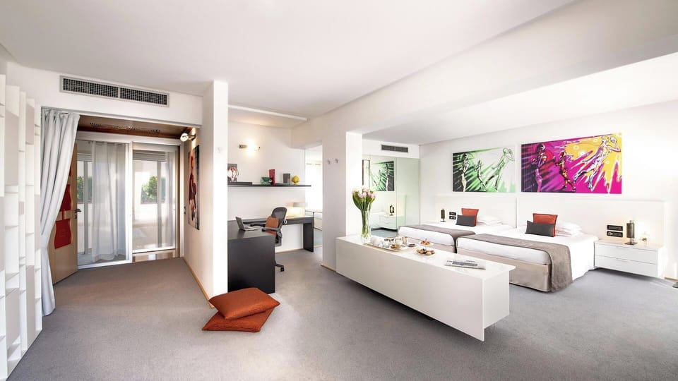 Suite Albachiara | Minibar, in-room safe, desk, laptop workspace