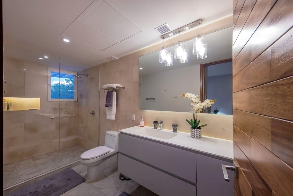 King private bathroom