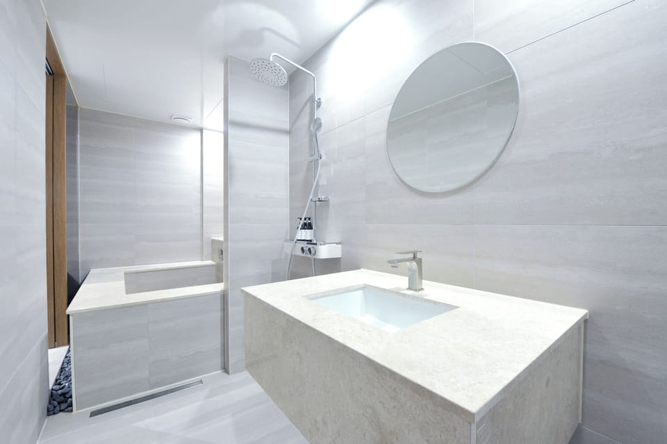 Family Twin Room | Bathroom | Free toiletries, hair dryer, bathrobes, slippers
