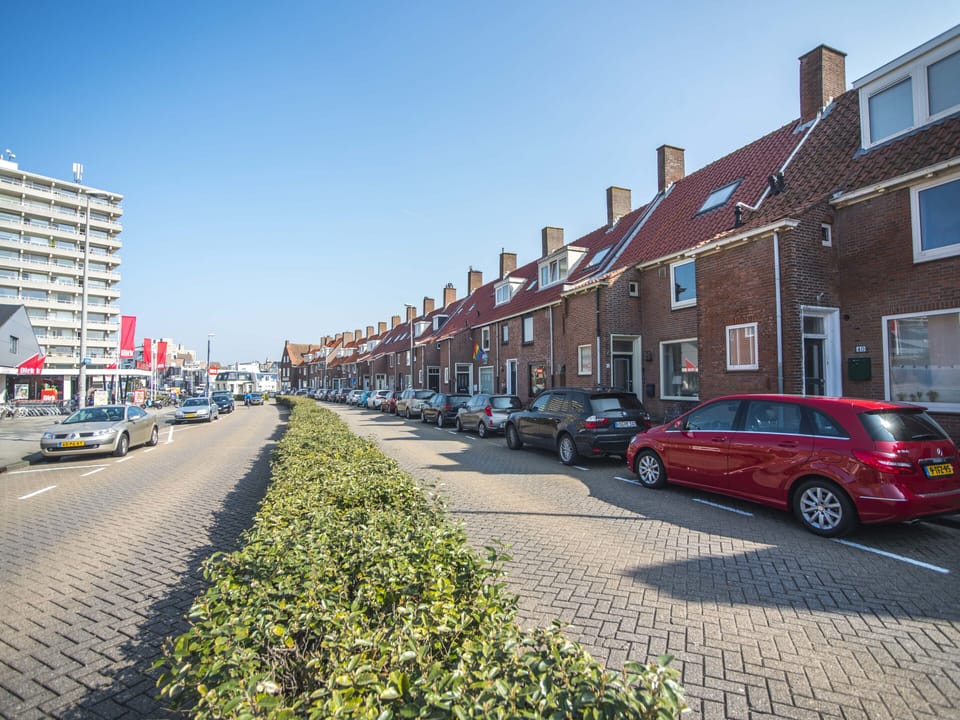 Next to a supermarket and only 150m from the beach