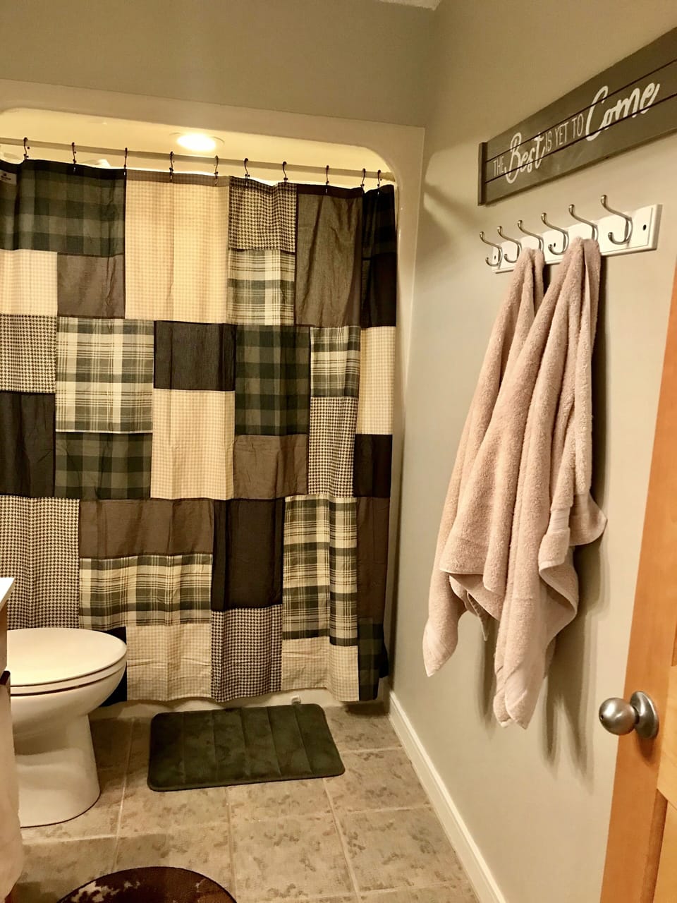 Upstairs Full Bath