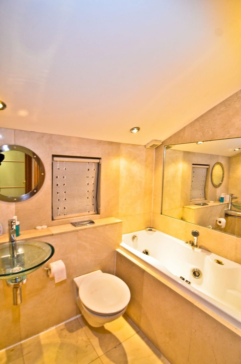 Deluxe Double or Twin Room | Desk, soundproofing, iron/ironing board, free WiFi