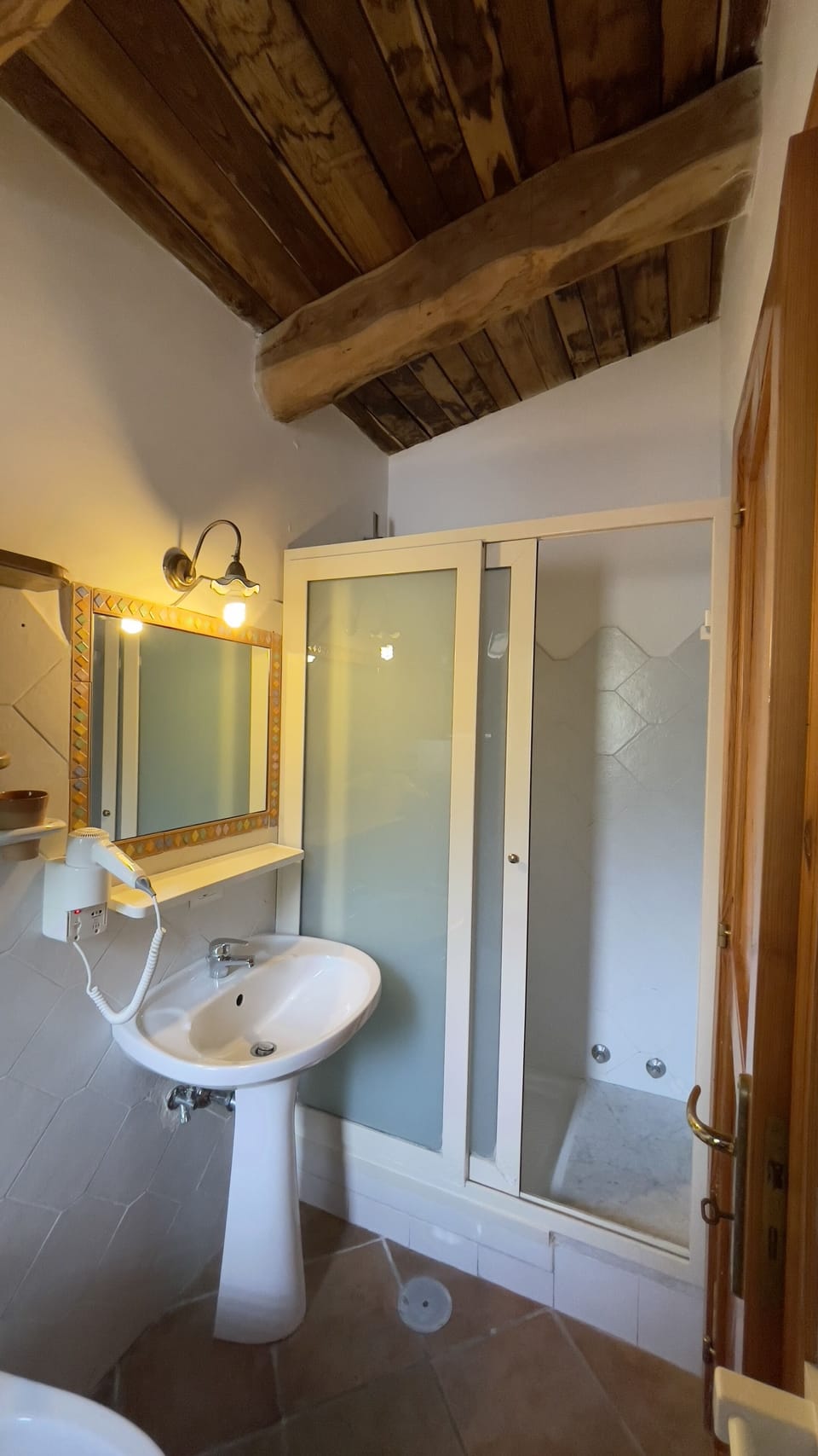Economy Double Room | Bathroom | Rainfall showerhead, free toiletries, bidet, towels
