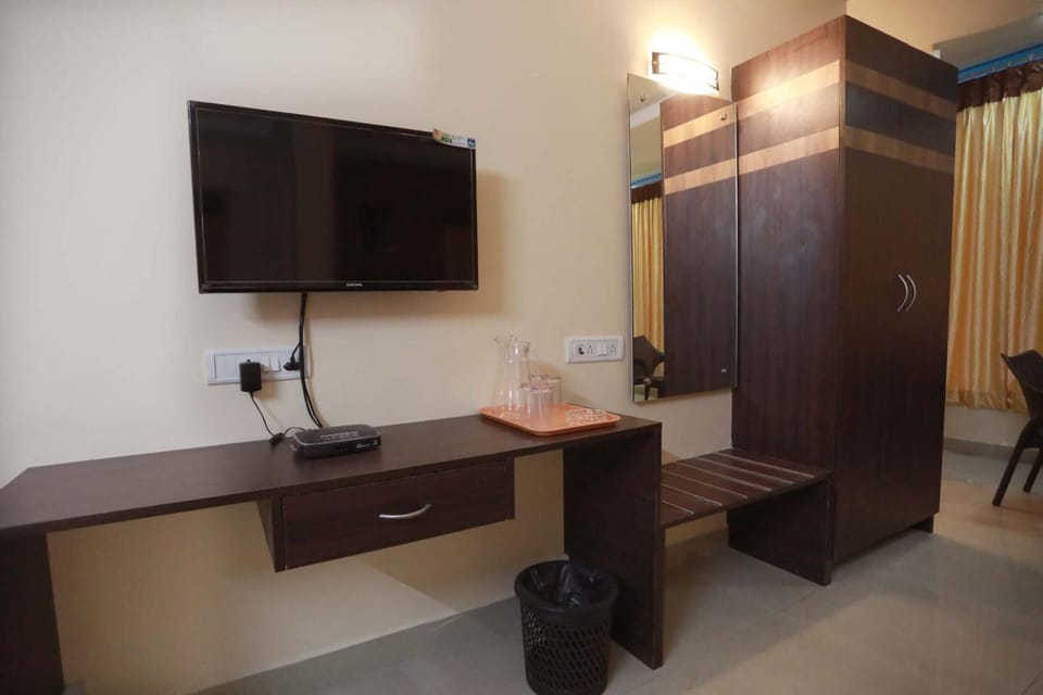 Desk, cribs/infant beds, rollaway beds, free WiFi