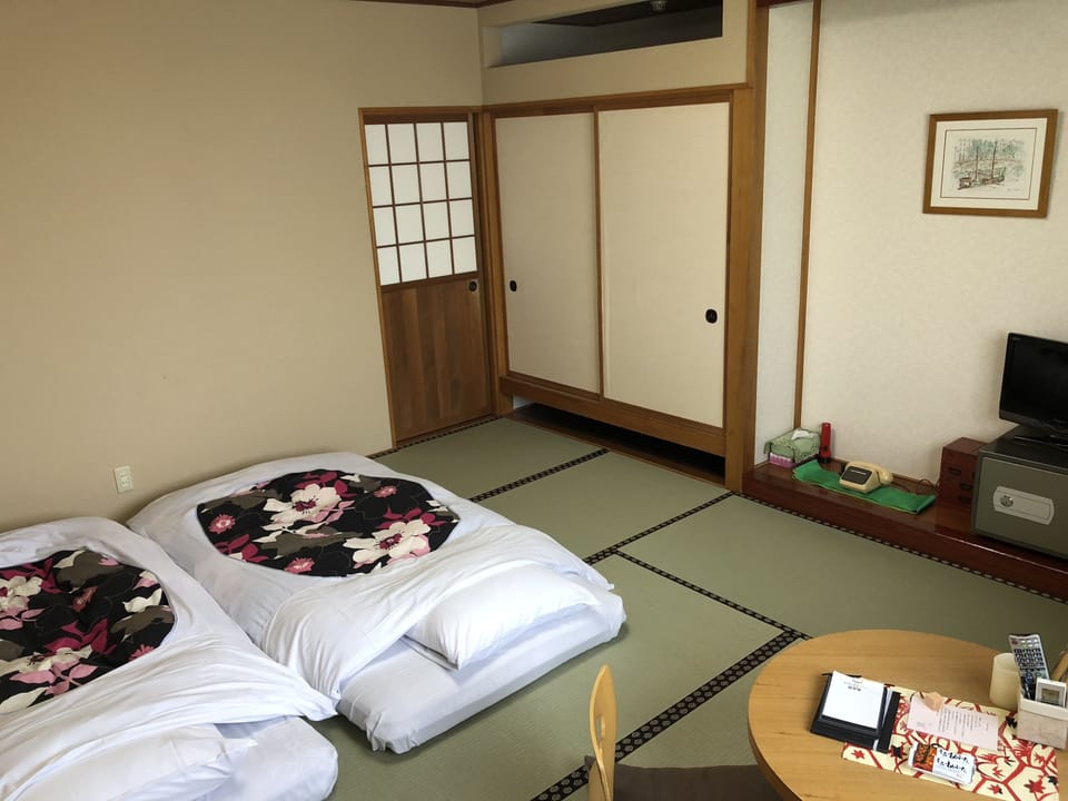 Japanese Style Room, 10 Tatami-mats, Private Toilet, Non Smoking | In-room dining