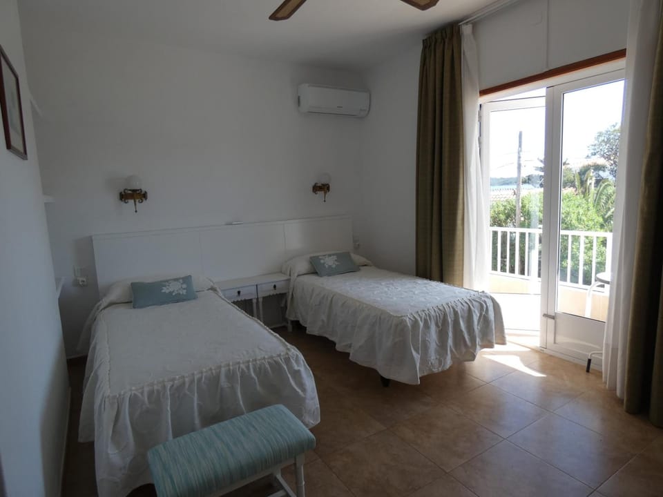 Desk, blackout drapes, WiFi (free), bed sheets