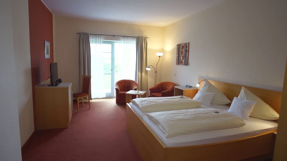 Double Room | In-room safe, desk, WiFi (free), bed sheets