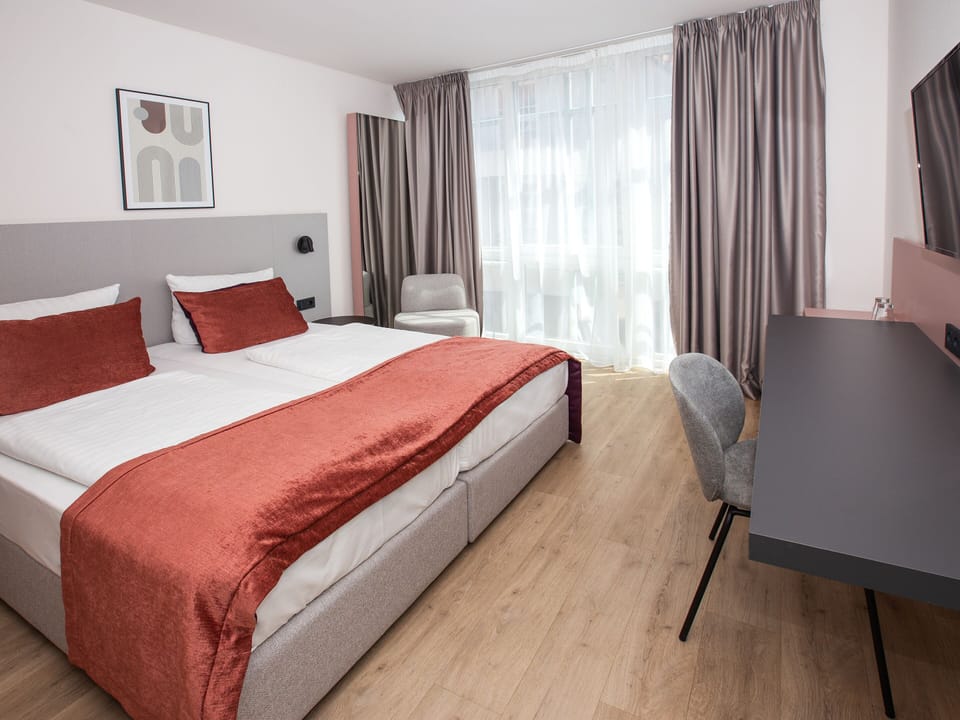 Hypo-allergenic bedding, minibar, desk, blackout drapes