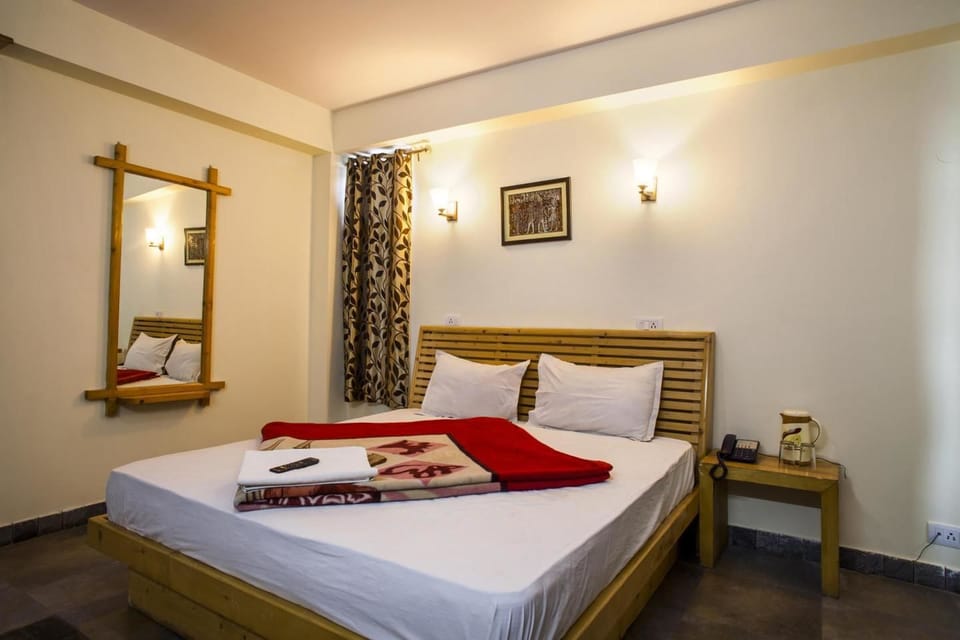 Deluxe Room, 1 Queen Bed | Rollaway beds