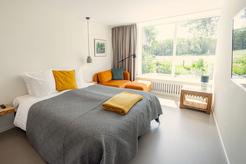 Hypo-allergenic bedding, in-room safe, individually decorated